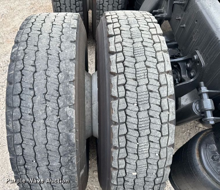 image for item EC3649 2020 International LT625 semi truck