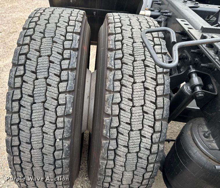 image for item EC3649 2020 International LT625 semi truck