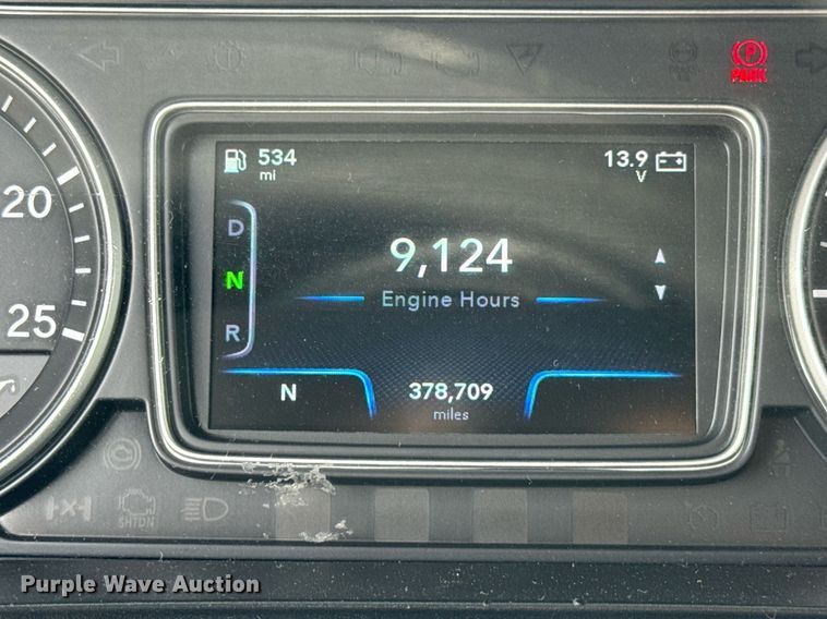 image for item EC3649 2020 International LT625 semi truck