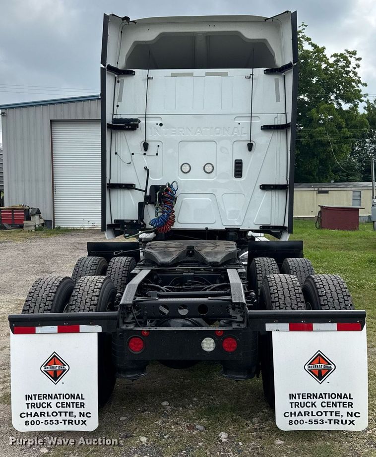 image for item EC3651 2019 International LT625 semi truck