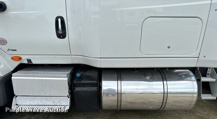 image for item EC3651 2019 International LT625 semi truck