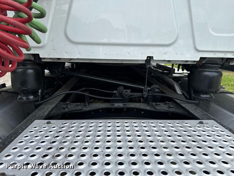 image for item EC3651 2019 International LT625 semi truck