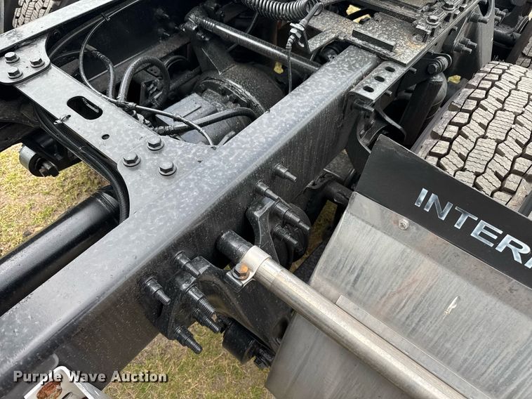 image for item EC3651 2019 International LT625 semi truck