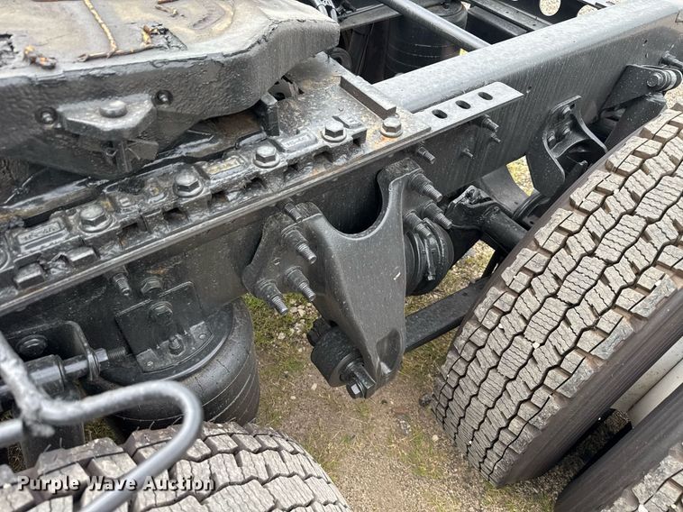 image for item EC3651 2019 International LT625 semi truck