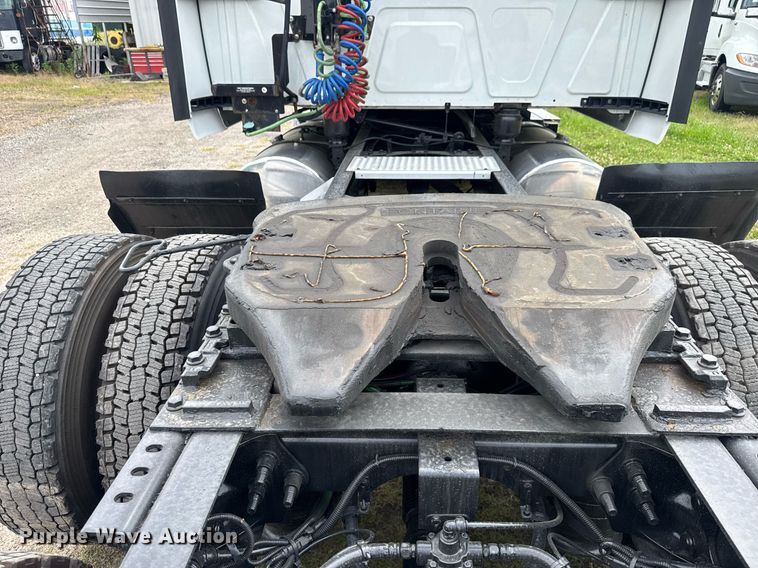 image for item EC3651 2019 International LT625 semi truck