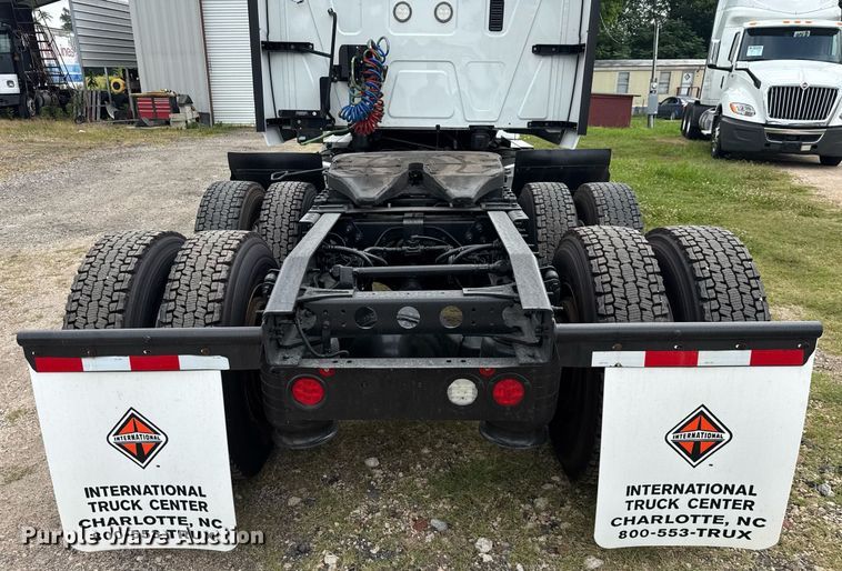 image for item EC3651 2019 International LT625 semi truck