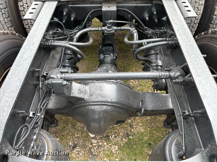 image for item EC3651 2019 International LT625 semi truck