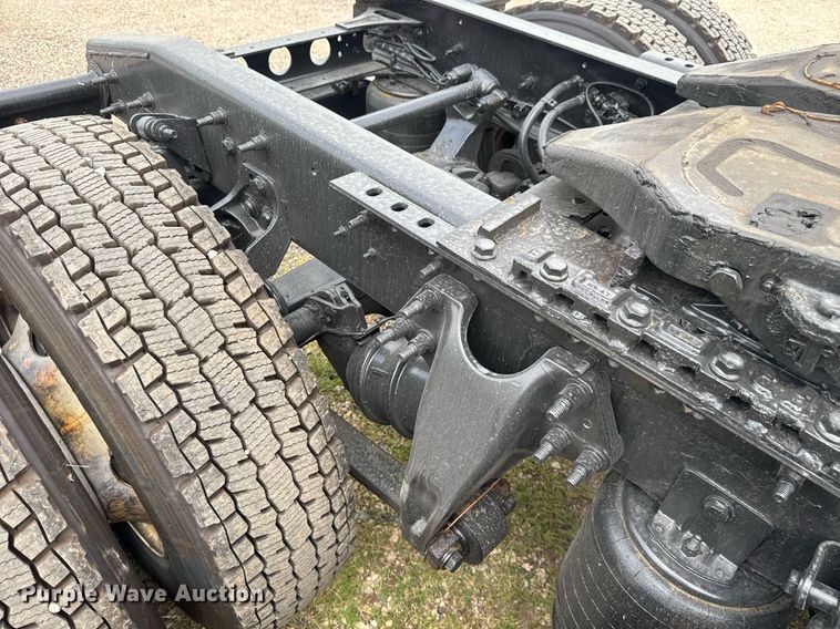 image for item EC3651 2019 International LT625 semi truck