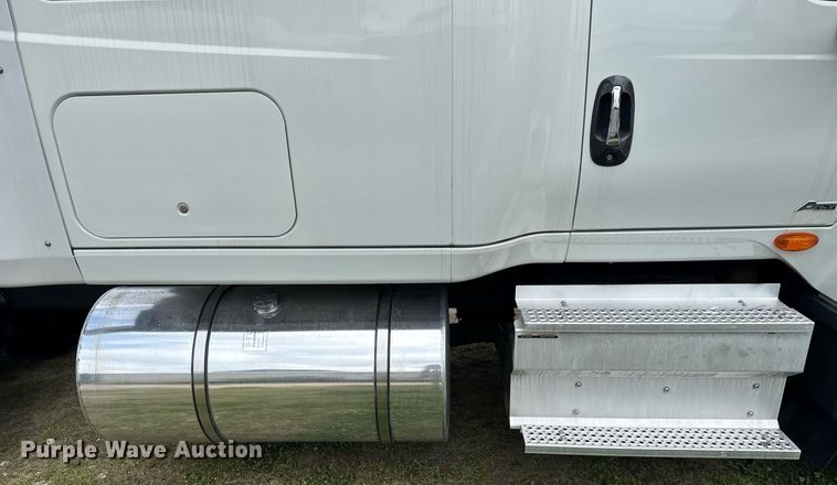 image for item EC3651 2019 International LT625 semi truck