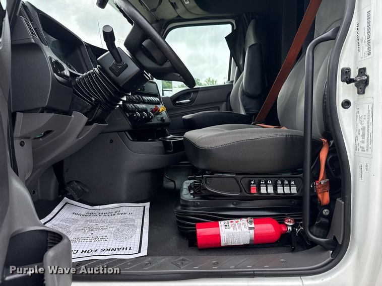 image for item EC3651 2019 International LT625 semi truck