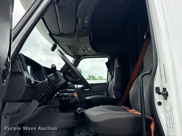 image for item EC3651 2019 International LT625 semi truck