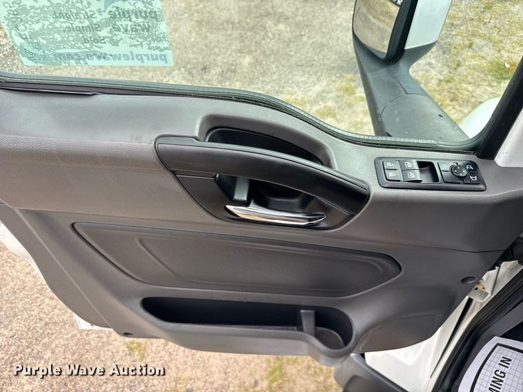 image for item EC3651 2019 International LT625 semi truck