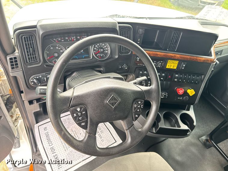 image for item EC3651 2019 International LT625 semi truck