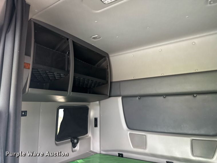 image for item EC3651 2019 International LT625 semi truck