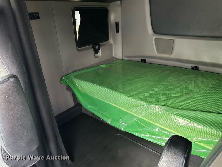 image for item EC3651 2019 International LT625 semi truck