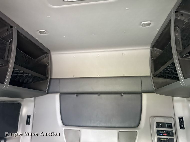 image for item EC3651 2019 International LT625 semi truck