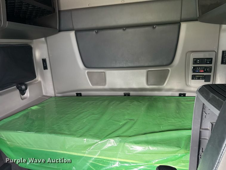 image for item EC3651 2019 International LT625 semi truck