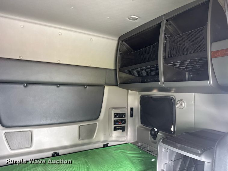 image for item EC3651 2019 International LT625 semi truck