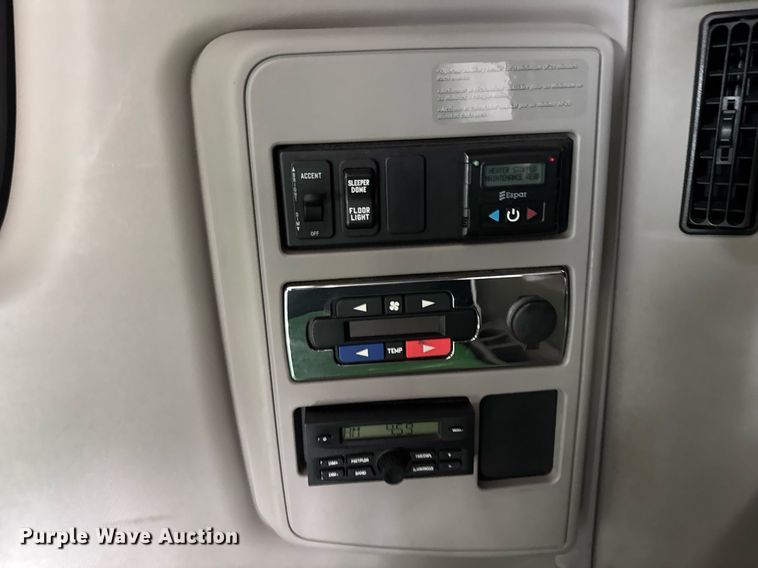 image for item EC3651 2019 International LT625 semi truck