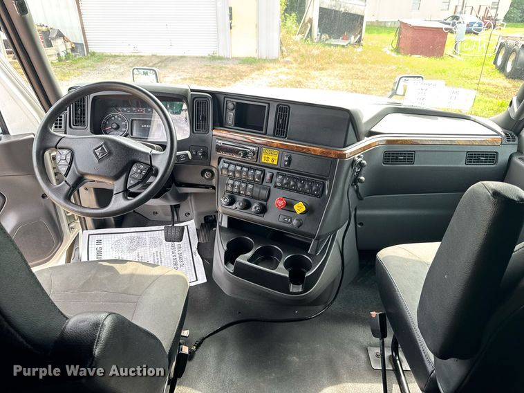 image for item EC3651 2019 International LT625 semi truck