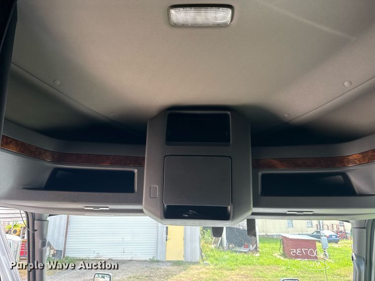 image for item EC3651 2019 International LT625 semi truck