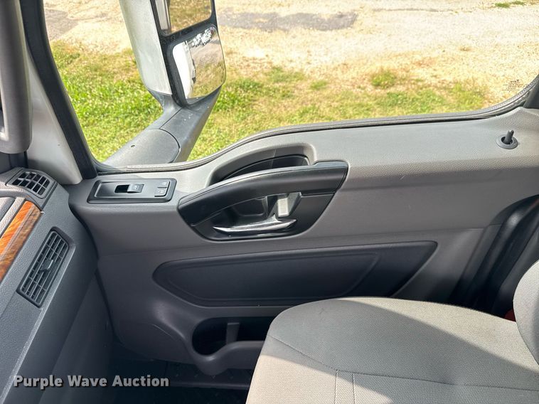 image for item EC3651 2019 International LT625 semi truck