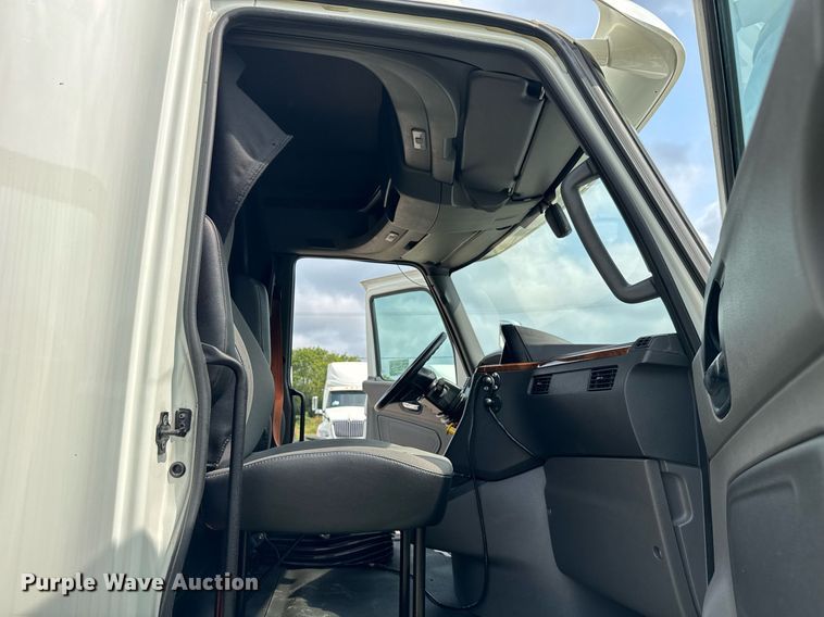 image for item EC3651 2019 International LT625 semi truck