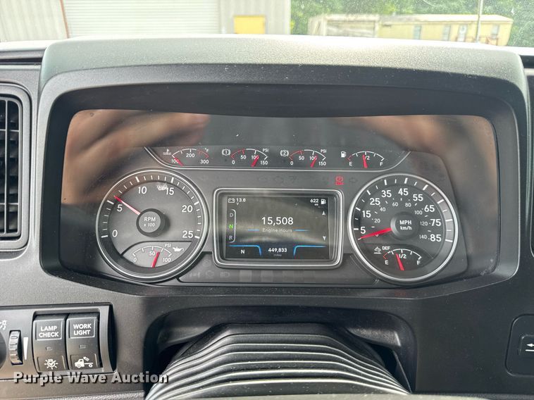 image for item EC3651 2019 International LT625 semi truck