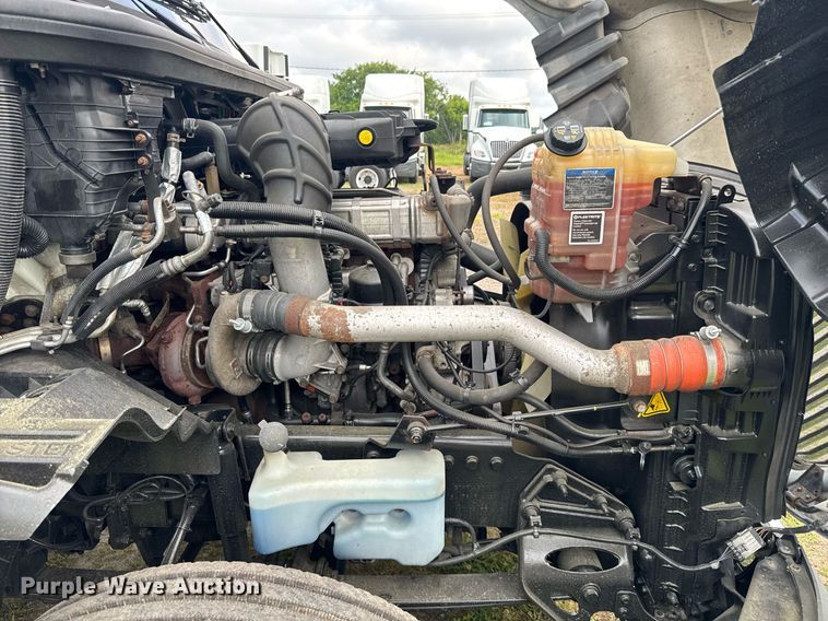 image for item EC3651 2019 International LT625 semi truck