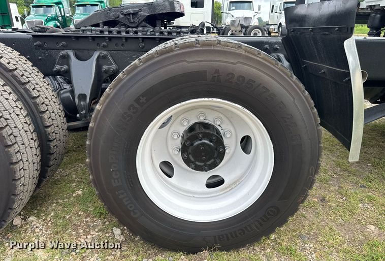 image for item EC3651 2019 International LT625 semi truck