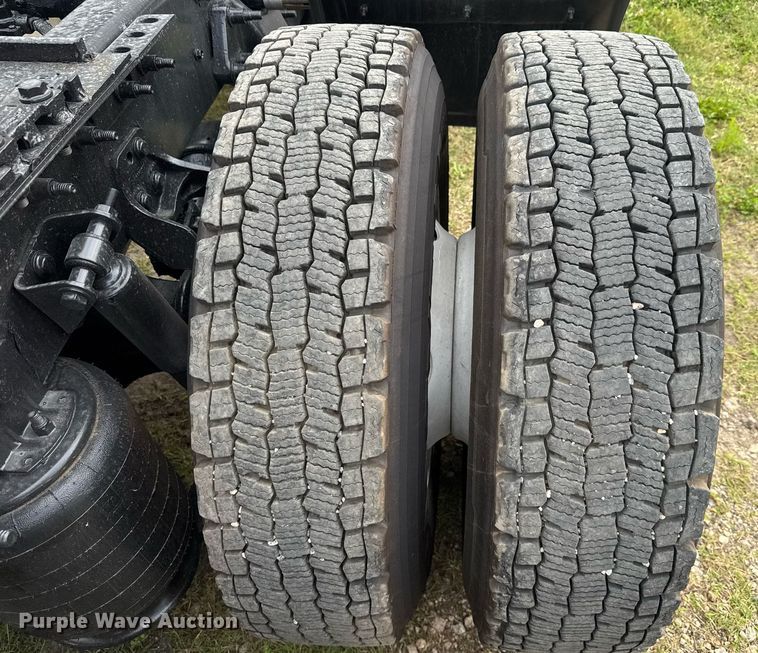 image for item EC3651 2019 International LT625 semi truck