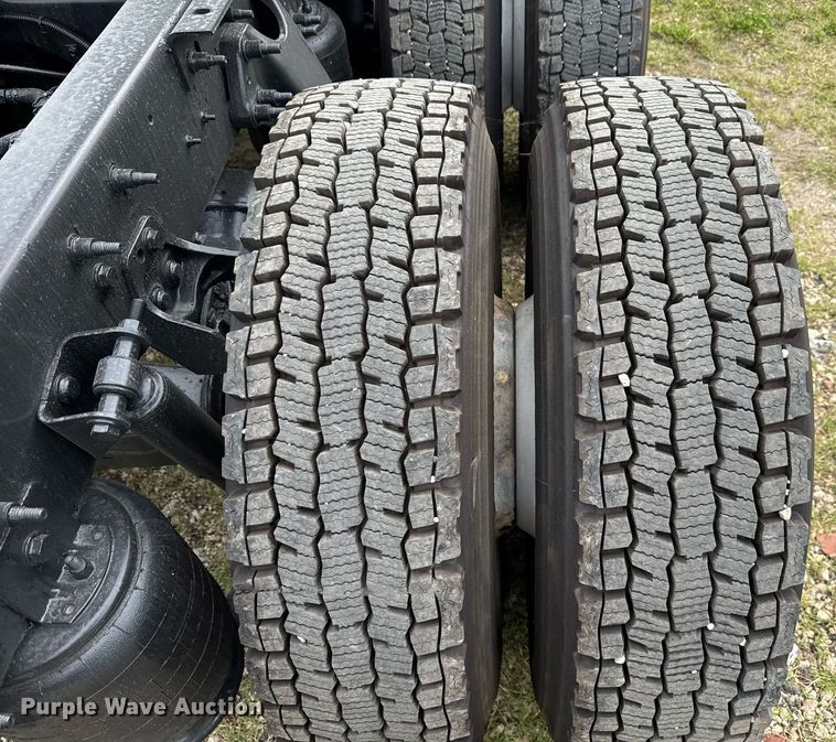 image for item EC3651 2019 International LT625 semi truck