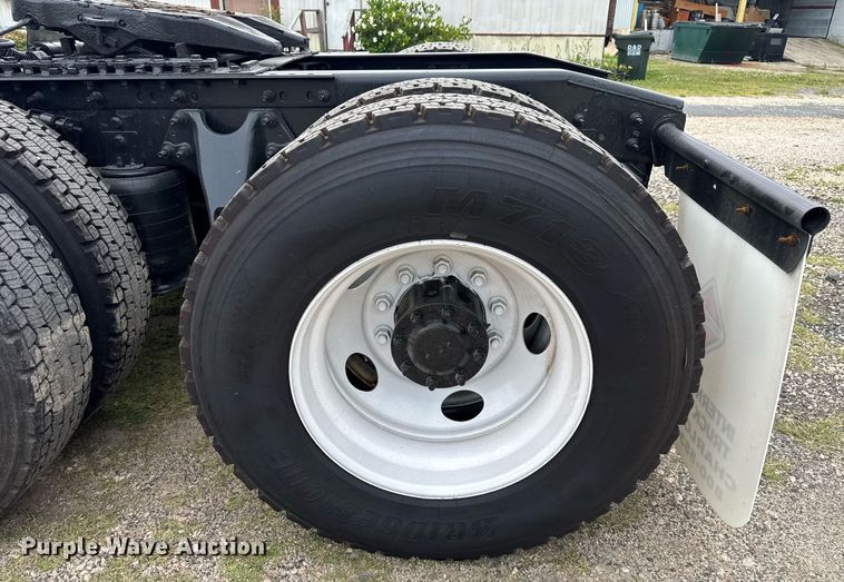 image for item EC3651 2019 International LT625 semi truck