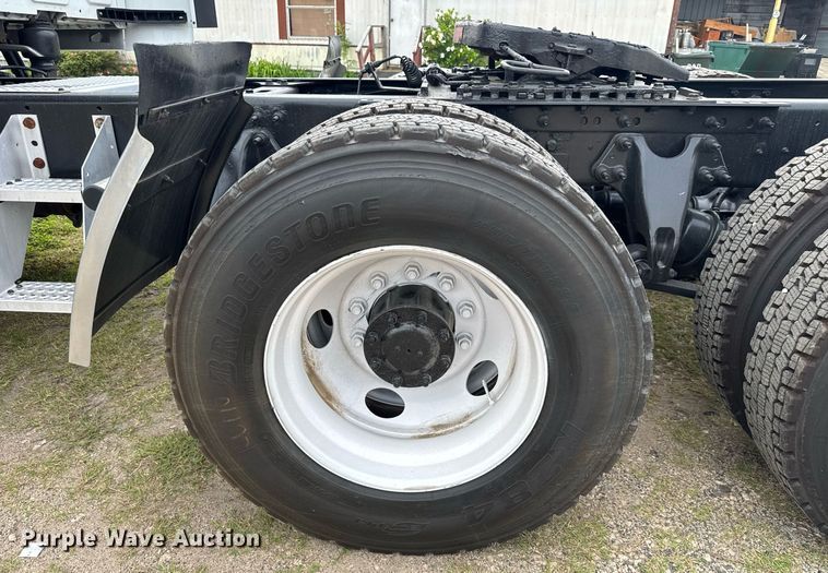 image for item EC3651 2019 International LT625 semi truck