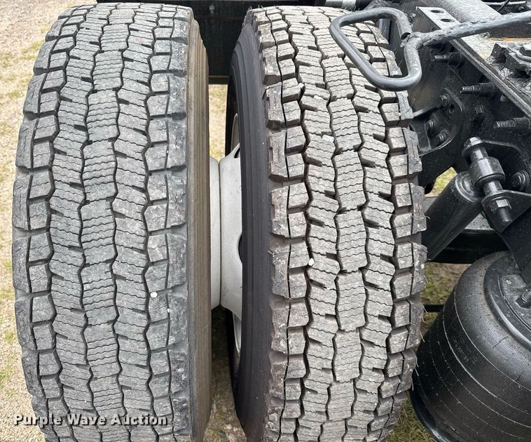 image for item EC3651 2019 International LT625 semi truck