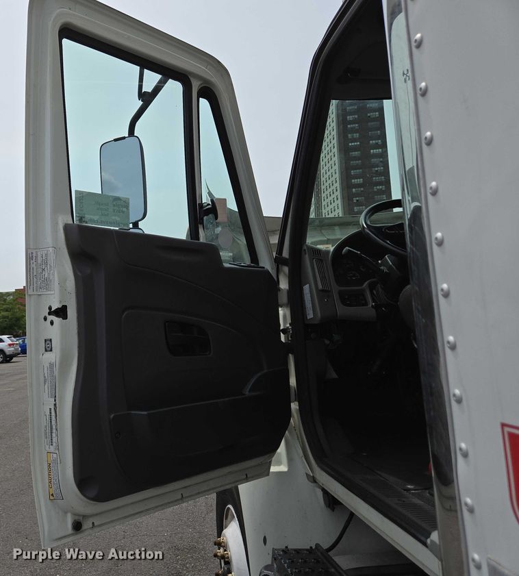 image for item EC4272 2018 International 4300  refrigerated truck