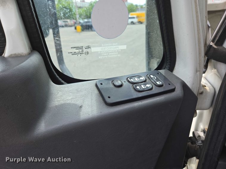 image for item EC4272 2018 International 4300  refrigerated truck