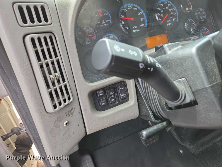 image for item EC4272 2018 International 4300  refrigerated truck