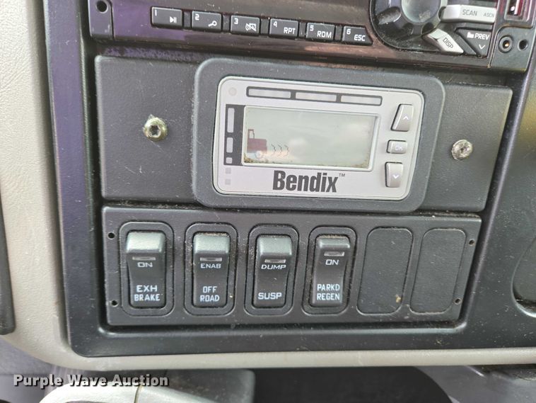 image for item EC4272 2018 International 4300  refrigerated truck