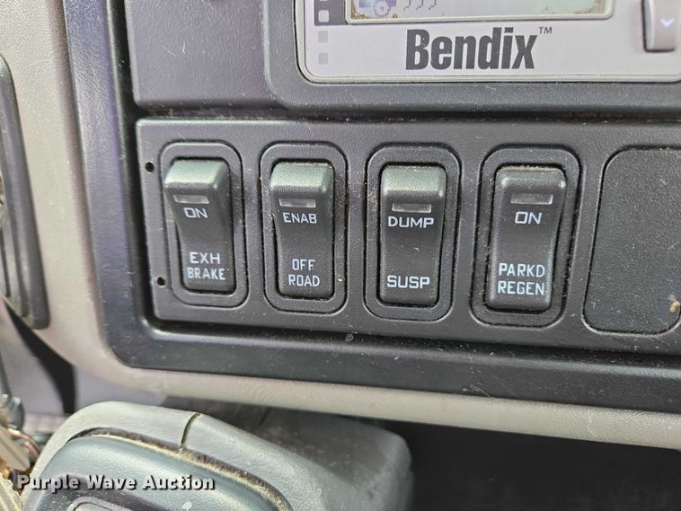 image for item EC4272 2018 International 4300  refrigerated truck