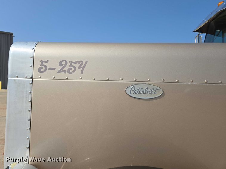 image for item ED2036 1996 Peterbilt 379 semi truck
