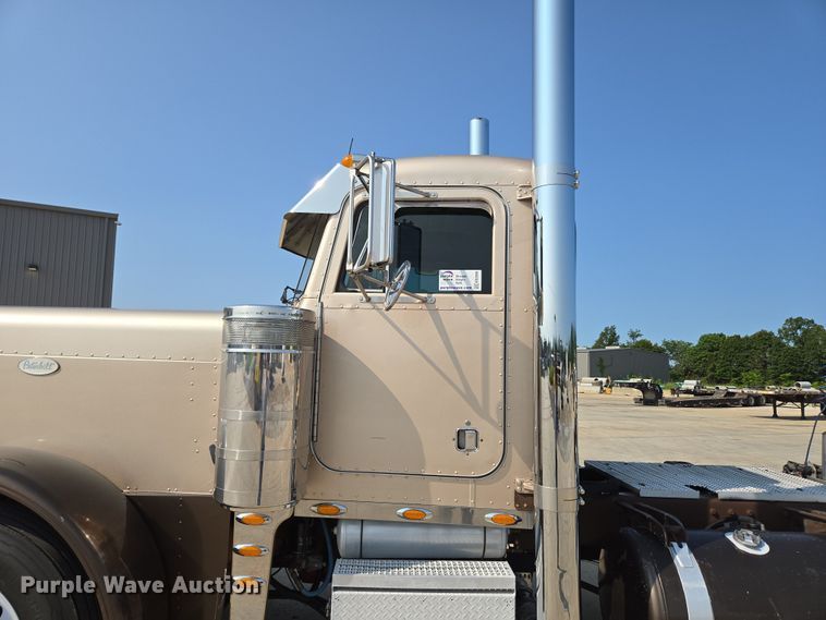 image for item ED2036 1996 Peterbilt 379 semi truck