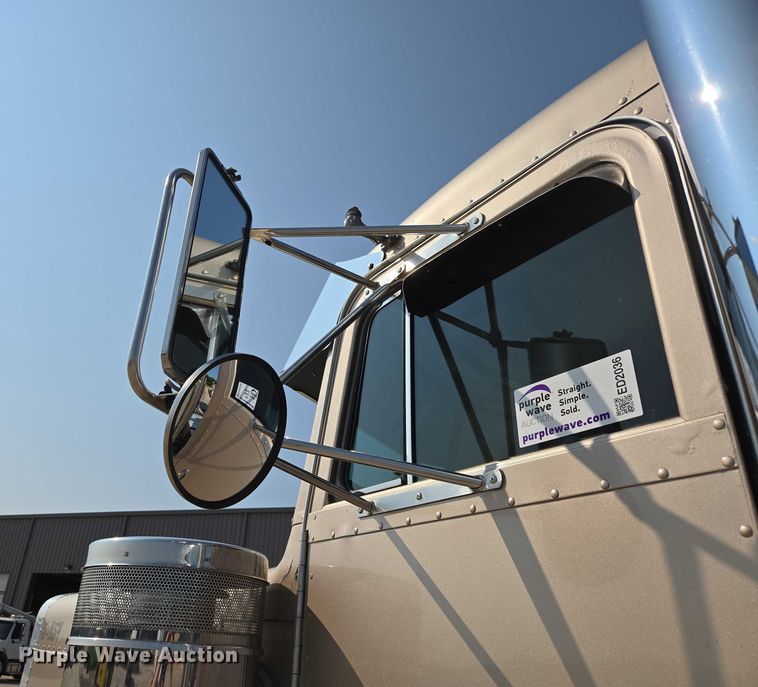 image for item ED2036 1996 Peterbilt 379 semi truck