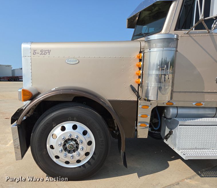 image for item ED2036 1996 Peterbilt 379 semi truck