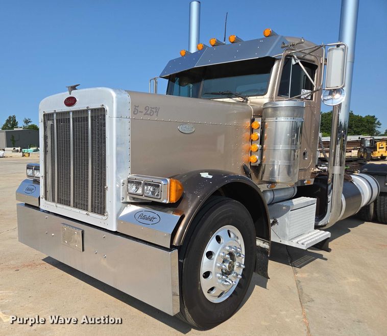image for item ED2036 1996 Peterbilt 379 semi truck