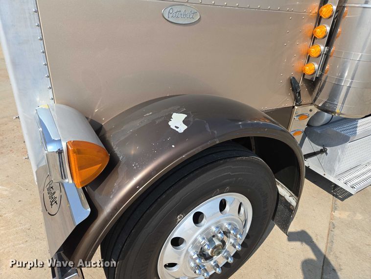 image for item ED2036 1996 Peterbilt 379 semi truck
