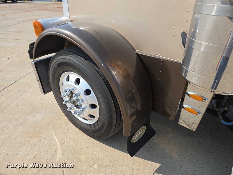 image for item ED2036 1996 Peterbilt 379 semi truck