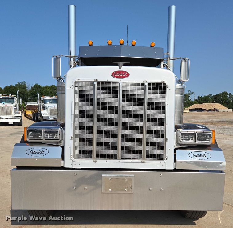 image for item ED2036 1996 Peterbilt 379 semi truck