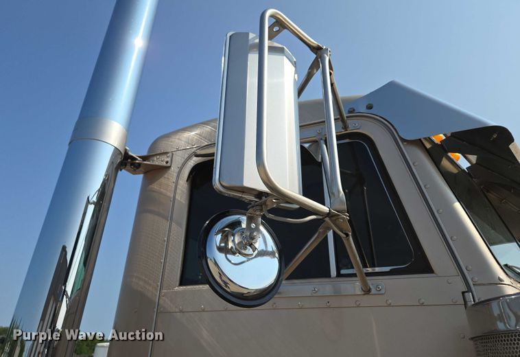 image for item ED2036 1996 Peterbilt 379 semi truck
