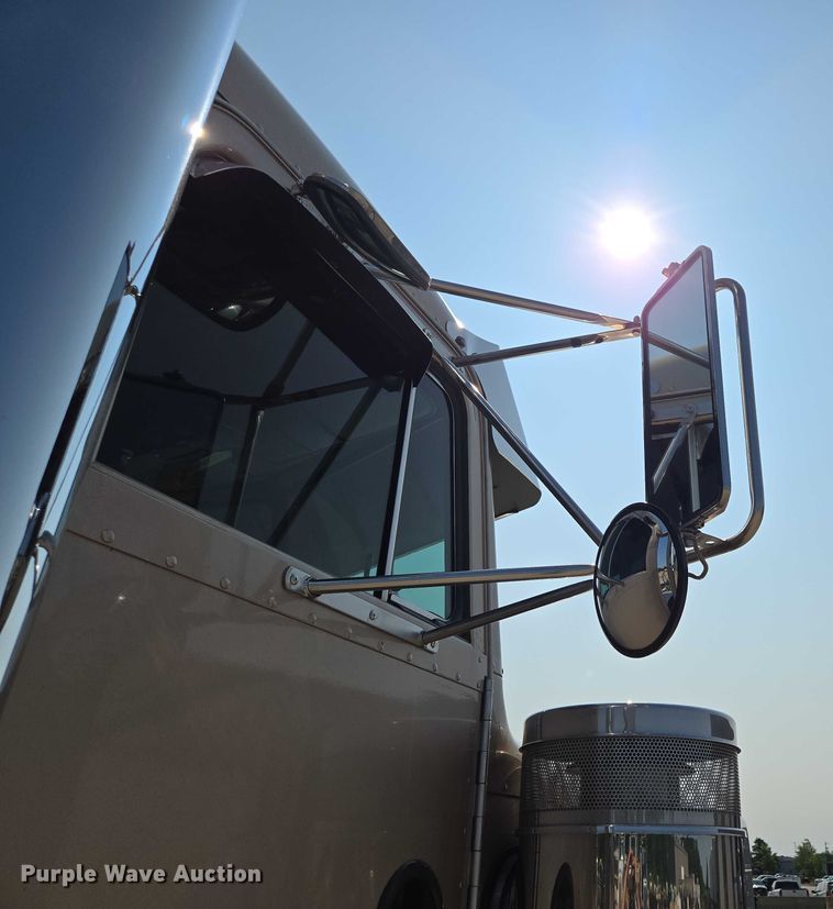 image for item ED2036 1996 Peterbilt 379 semi truck